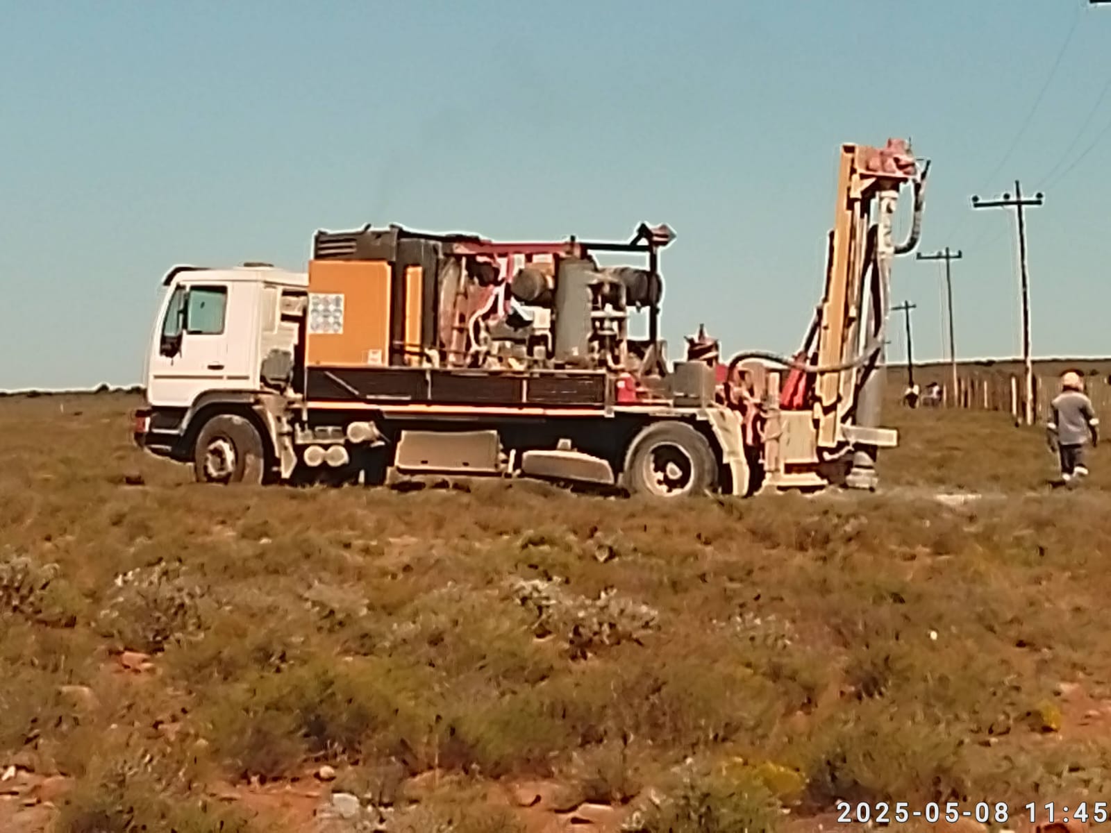 Drilling equipment working along an electricity distribution route