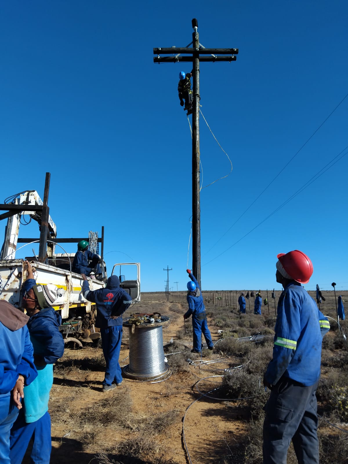 Overhead line crew on a distribution project
